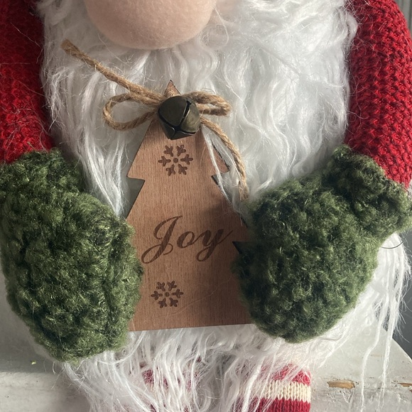 NWT-STUNNING- 31.5” Holiday Gnome Sitter Decor w/ a Wooden Joy Christmas Tree 🌲 - Picture 6 of 17